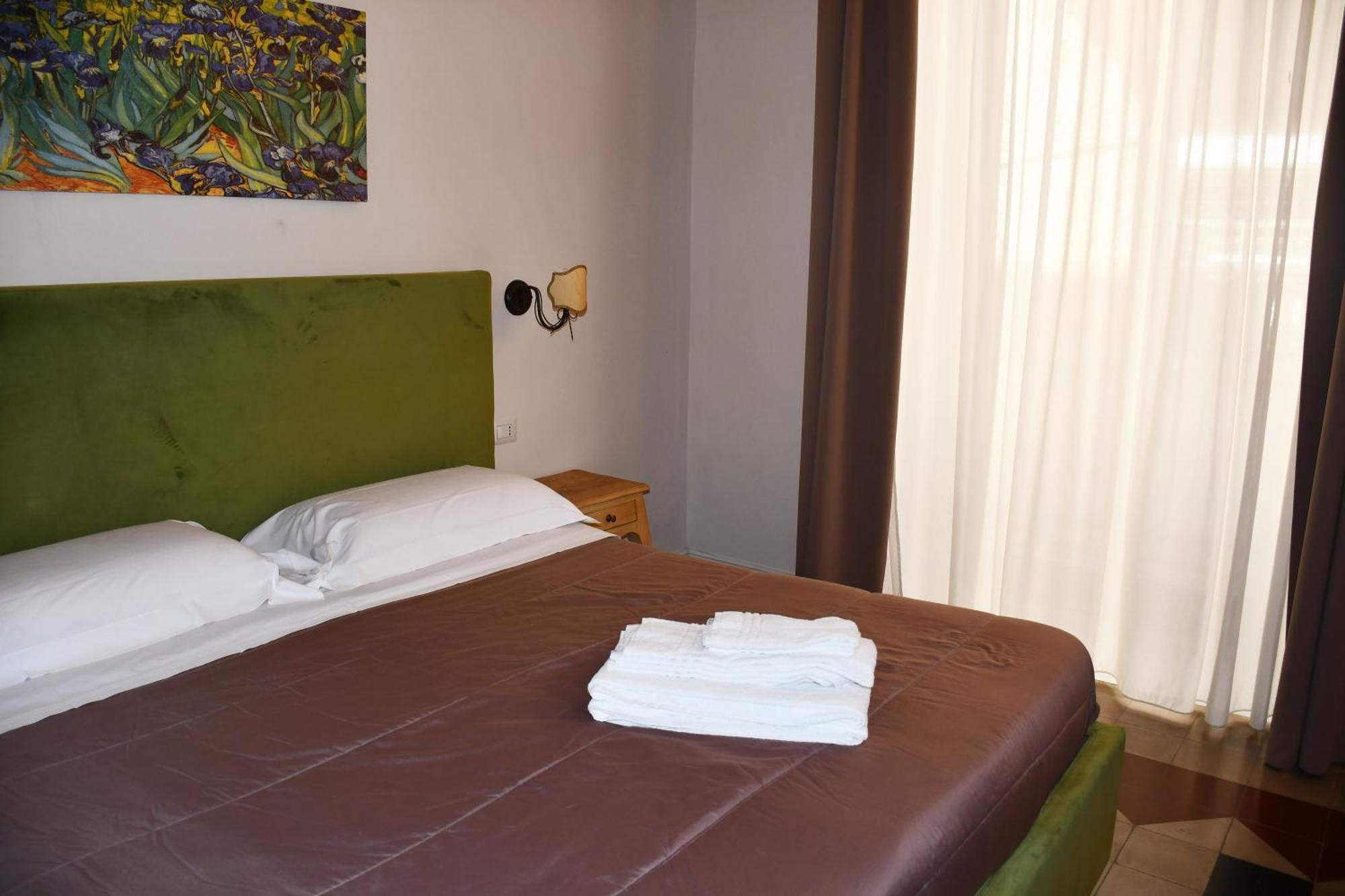 B&B Romeo Luxury Rooms CTA Exteriör bild